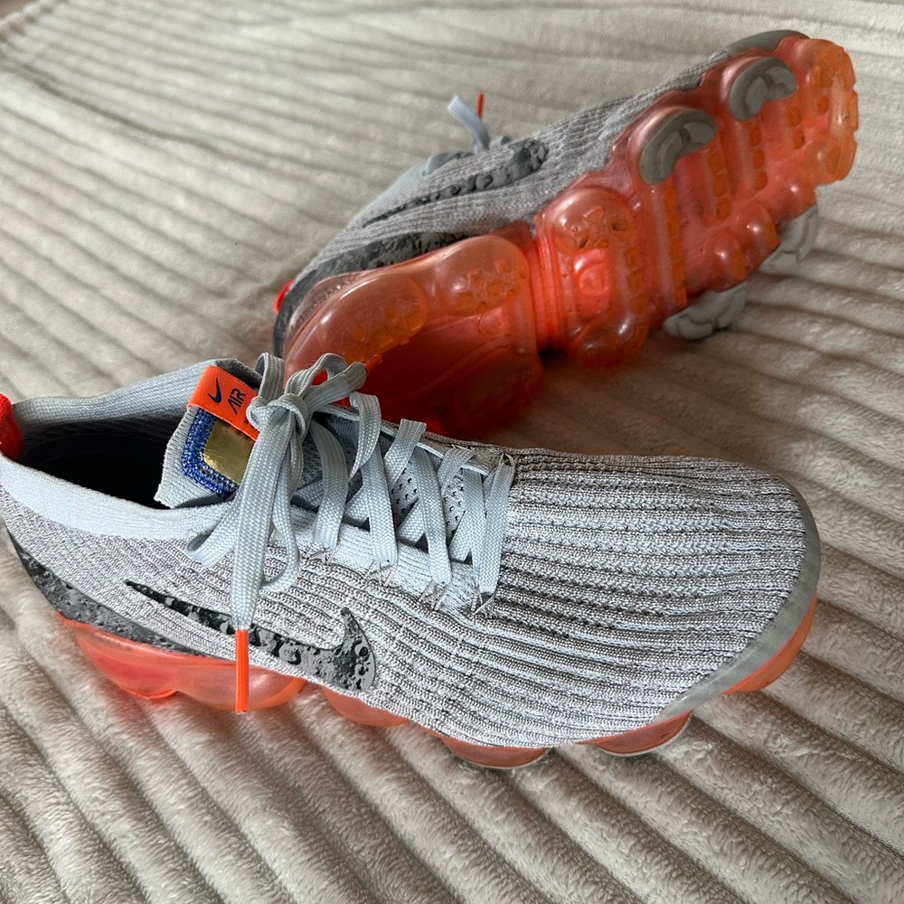 SOLD @@@@@Nike vapor max -use twice - almost brand New -size 9
